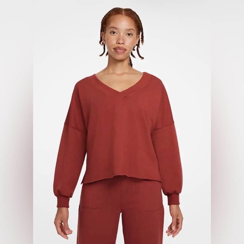 Nike Yoga Luxe Women's Fleece V-Neck & Cropped Pants Set - M